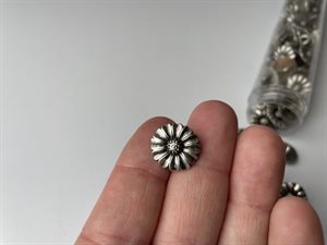 Metalknap - elegant marguerit, 15 mm